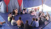 Un chapiteau de cirque magique investit la cour d'une école gardoise