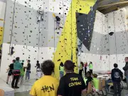 Un nouveau mur d'escalade de 11 mètres inauguré au collège Henri-de-Navarre lors des championnats UNSS