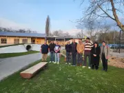 Une cour d'école revégétalisée pour lutter contre la chaleur : présentation de la première phase