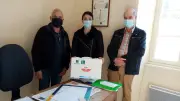Une mallette de premiers secours offerte à l'école de Saint-Félix-de-Sorgues par Groupama