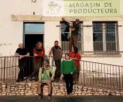 Une épicerie bio locale ouvre à Saint-Cyprien, portée par des maraîchers et l'association Le Local