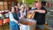 Vivre ensemble aux Salles célèbre la cuisine biélorusse lors d'un atelier culinaire convivial