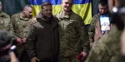 Zelensky en visite dans le Donetsk, près de la ligne de front ukrainienne