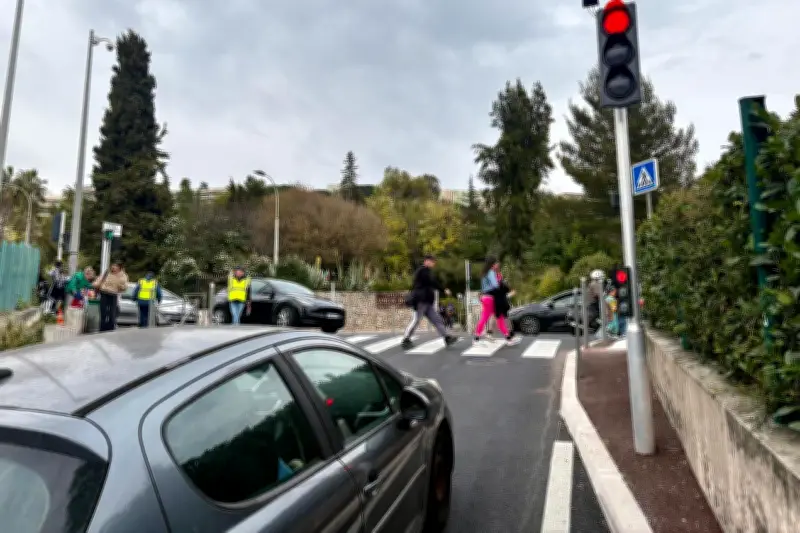 Nice sécurise la Corniche Fleurie avec des feux tricolores pour protéger les piétons