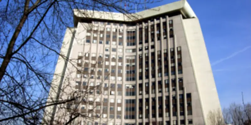 Procès Youness E. : condamné pour le meurtre de ses trois filles, il visait son épouse