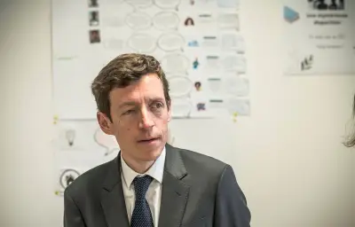 800 armes blanches découvertes près des écoles en un an, selon le ministre de l'Éducation