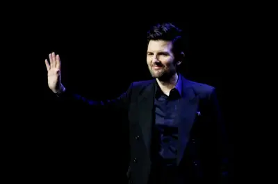 Adam Scott reçoit le Canal+ Icon Awards à Canneseries : « J’ai mis 15 ans à me construire »