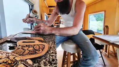 Alex Pérez, agriculteur et artisan du cuir, dévoile sa passion à Vendémian ce week-end