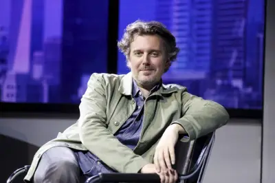 Alex Vizorek de retour à Monaco pour un spectacle intimiste au Méridien Beach Plaza