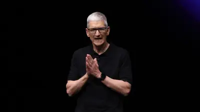 Apple nomme John Ternus comme nouveau PDG, Tim Cook devient président exécutif