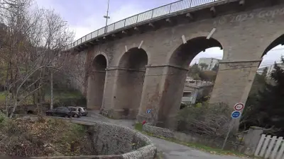 Ardèche : un sexagénaire chute de 10 mètres après une violente altercation près d'un pétanquodrome