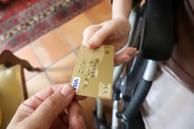 Arnaque au faux conseiller bancaire : cinq interpellations dans les Bouches-du-Rhône