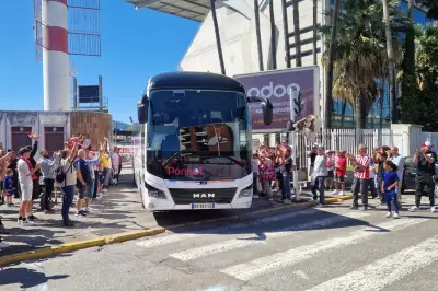 AS Cannes : 200 supporters encouragent les joueurs avant le choc à Nîmes