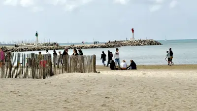 Au Grau-du-Roi, la plage déserte offre un havre de paix aux baigneurs pendant les Graulinades