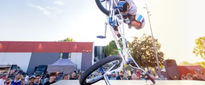 BMX Starlight ouvre le festival Culture Urbaine à Bagnols avec un spectacle acrobatique