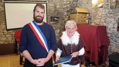 Celles : Joëlle Goudal passe l'écharpe tricolore à Tom Brière après 31 ans de mandat