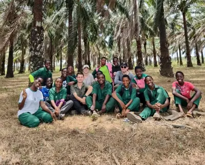 Échange agroécologique entre Bazas et le Bénin : des lycéens partagent des techniques de compostage