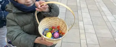 Chasse aux œufs de Pâques à Bordeaux : succès ensoleillé sur la Promenade Sainte-Catherine