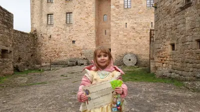 Chasse aux œufs et voyage dans le temps au château de Montaigut en Aveyron
