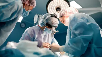 Chirurgien suspendu après la mort d’un enfant continue d’exercer au Maroc