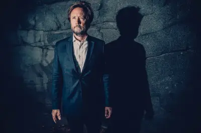 Critique du néolibéralisme hongrois : la démarchandisation selon Vallaud