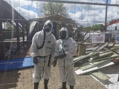 Démolition sous haute surveillance d'un ancien club-house contenant de l'amiante à Lacassagne