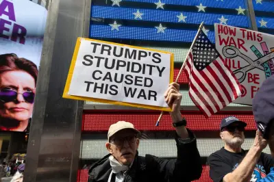 Donald Trump reporte son ultimatum à l'Iran et menace de frappes massives