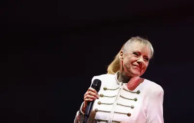 Dorothée triomphe à Paris : une soirée de nostalgie pour les enfants des années 80-90