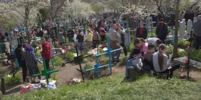 En Moldavie, la Pâque des morts rassemble les familles au cimetière