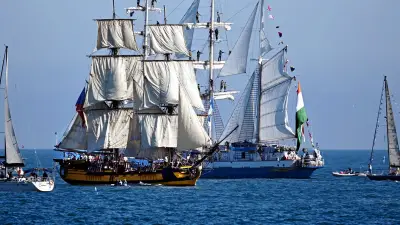 Escale à Sète 2026 : une parade de départ majestueuse pour les grands voiliers