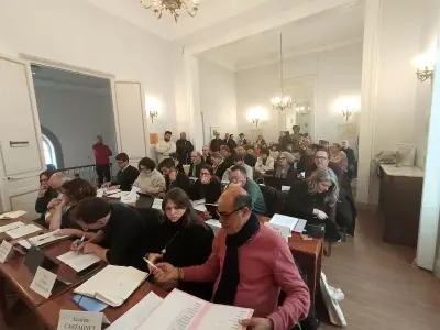 Floirac : Le maire défend la disposition en classe du conseil municipal face aux élus d'opposition