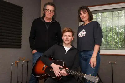 Francis Cabrel enregistre à Biarritz pour KCanta!, un projet musical en langues minoritaires