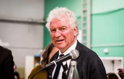 François Cuillandre, l'ancien maire de Brest, se présente à Molène après sa défaite