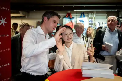 Gabriel Attal : séance de dédicaces sous haute maîtrise à Lyon
