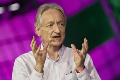 Geoffrey Hinton alerte sur les dangers de l'IA et exige une gouvernance mondiale urgente