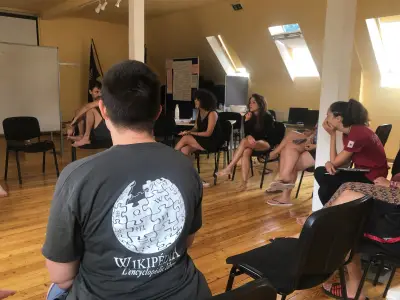 Grokipedia, le défi de l'IA contre Wikipédia : vers la fin du monopole encyclopédique ?