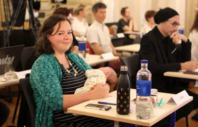 Grossesse et politique : comment les femmes élues concilient maternité et mandats