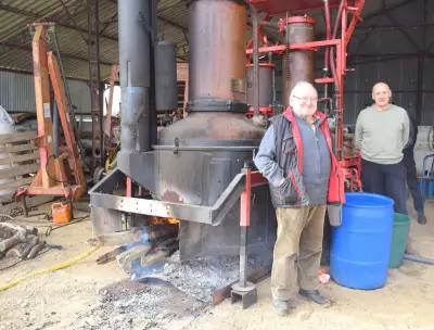 Guy Riffaud, dernier bouilleur ambulant, perpétue un savoir-faire ancestral en Gironde