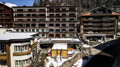 Incendie de Crans-Montana : quatre nouveaux élus visés, le maire nie toute implication