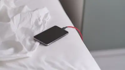 Incendie à Paris : un chargeur défectueux blesse dix personnes, une en urgence absolue