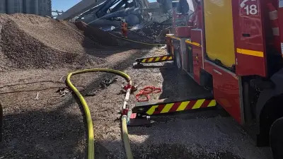 Incendie sur une grue en démantèlement dans le port de Sète, les pompiers maîtrisent la situation
