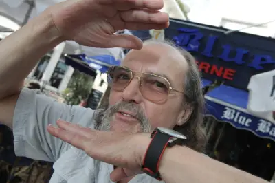 Jean-Louis Castel, figure emblématique du Blue Bar à Saint-Raphaël, s'est éteint à 76 ans