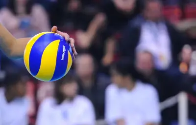 Jordan Lucas, volleyeur américain, répond avec humour aux insultes homophobes