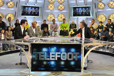 La fin d'une ère : Téléfoot quitte l'antenne pour le numérique, une page de la télévision française se tourne