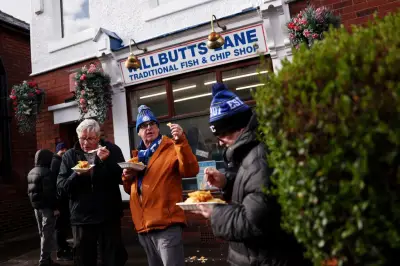La Guerre en Iran Menace le Fish and Chips Britannique : Une Crise Alimentaire Imminente