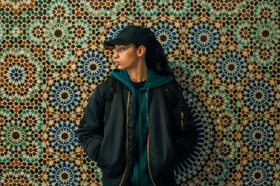 « La Petite Dernière » sur OCS : Hafsia Herzi adapte le roman de Fatima Daas avec Nadia Melliti