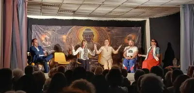 La troupe des Toitudikoi présente sa nouvelle comédie satirique à Nouillers