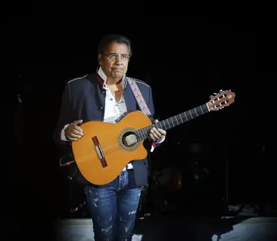 Laurent Voulzy publie ses mémoires « Caché derrière » et se dévoile enfin