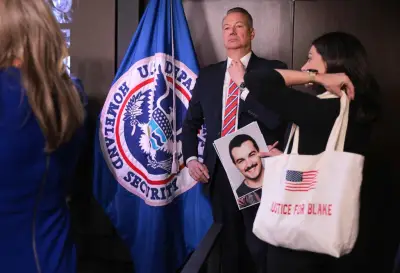 Le chef de la police anti-immigration de Trump quitte son poste après des violences