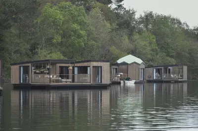 Le château de Brindos rouvre sous l'égide de Millésime avec des lodges flottants